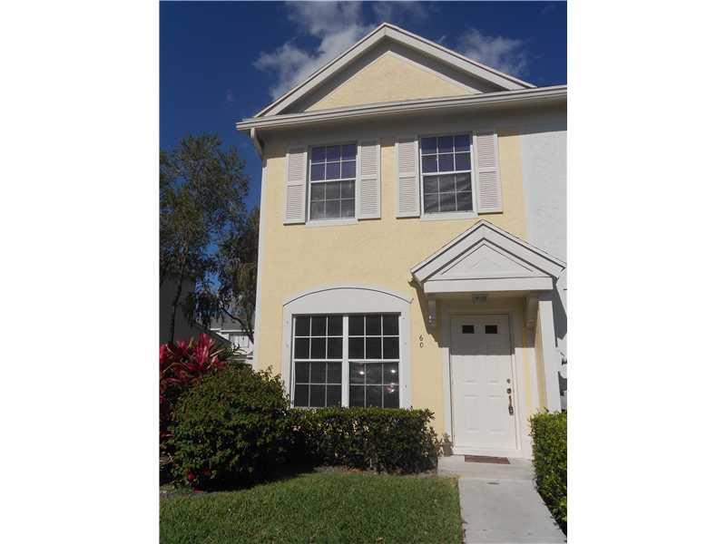 VERY CLEAN, RENEWED KITCHEN AND BATHROOMS. LAMINATED WOOD LIVING AND DINING, TILE IN KITCHEN. GRANITE COUNTER, SS APPLIANCES,  NEW CABINETS IN KITCHEN. NEUTRAL COLORS. READY TO BE OCCUPIED. COME TO SEE! IT WON'T LAST! ACCESS TO BONAVENTURE TOWN CENTER. LA MINATED WOOD STAIRS AND BEDROOMS.