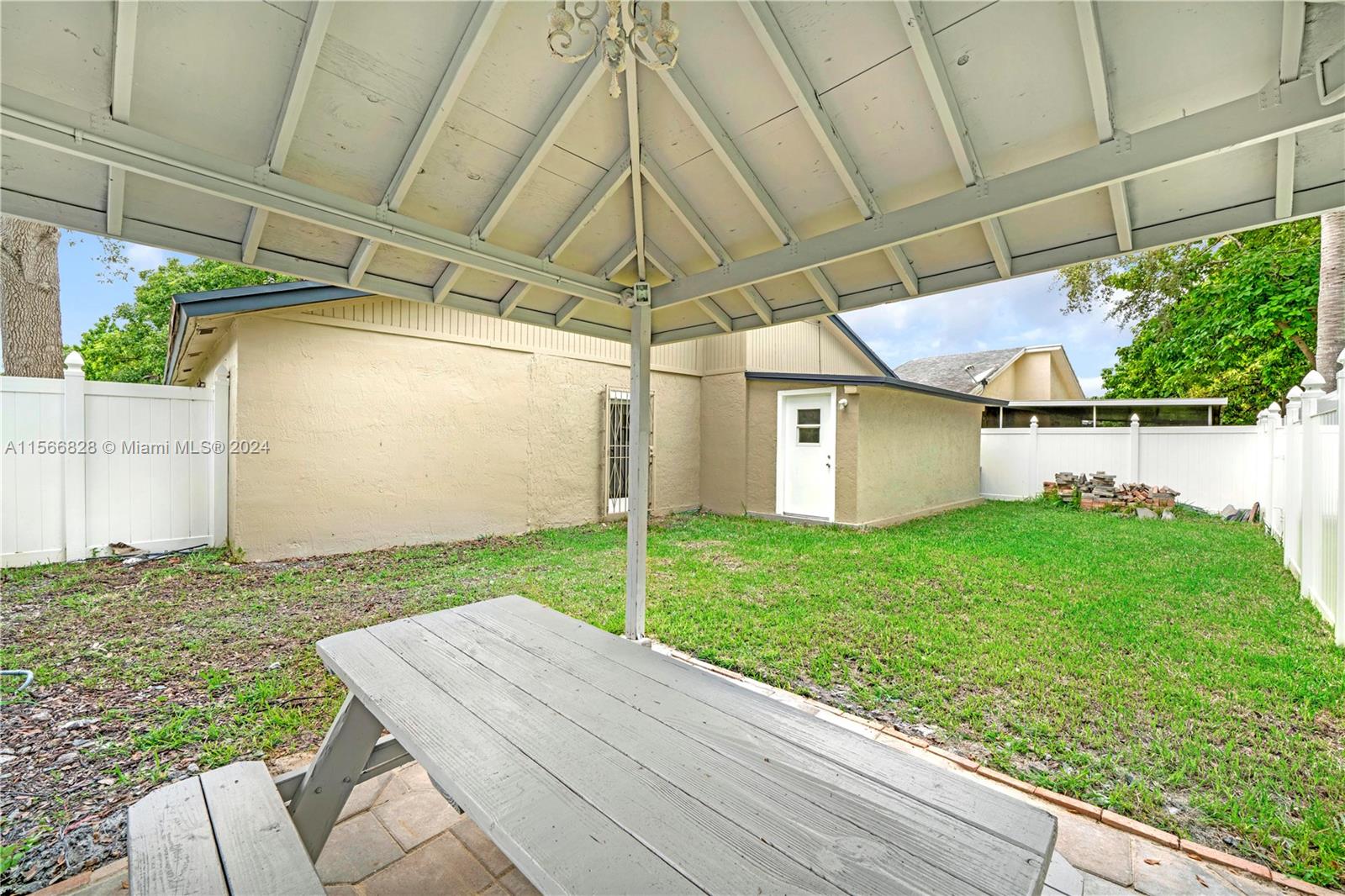 SEA GRAPE TOWN HOMES - Residential
