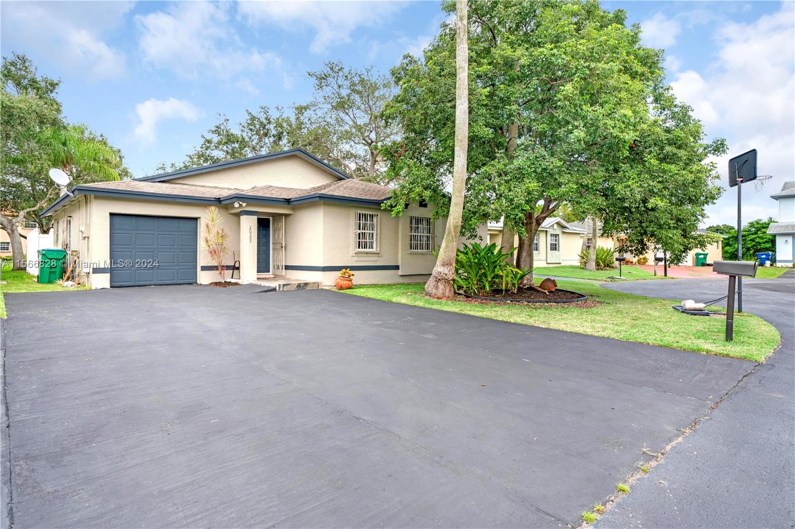 SEA GRAPE TOWN HOMES - Residential