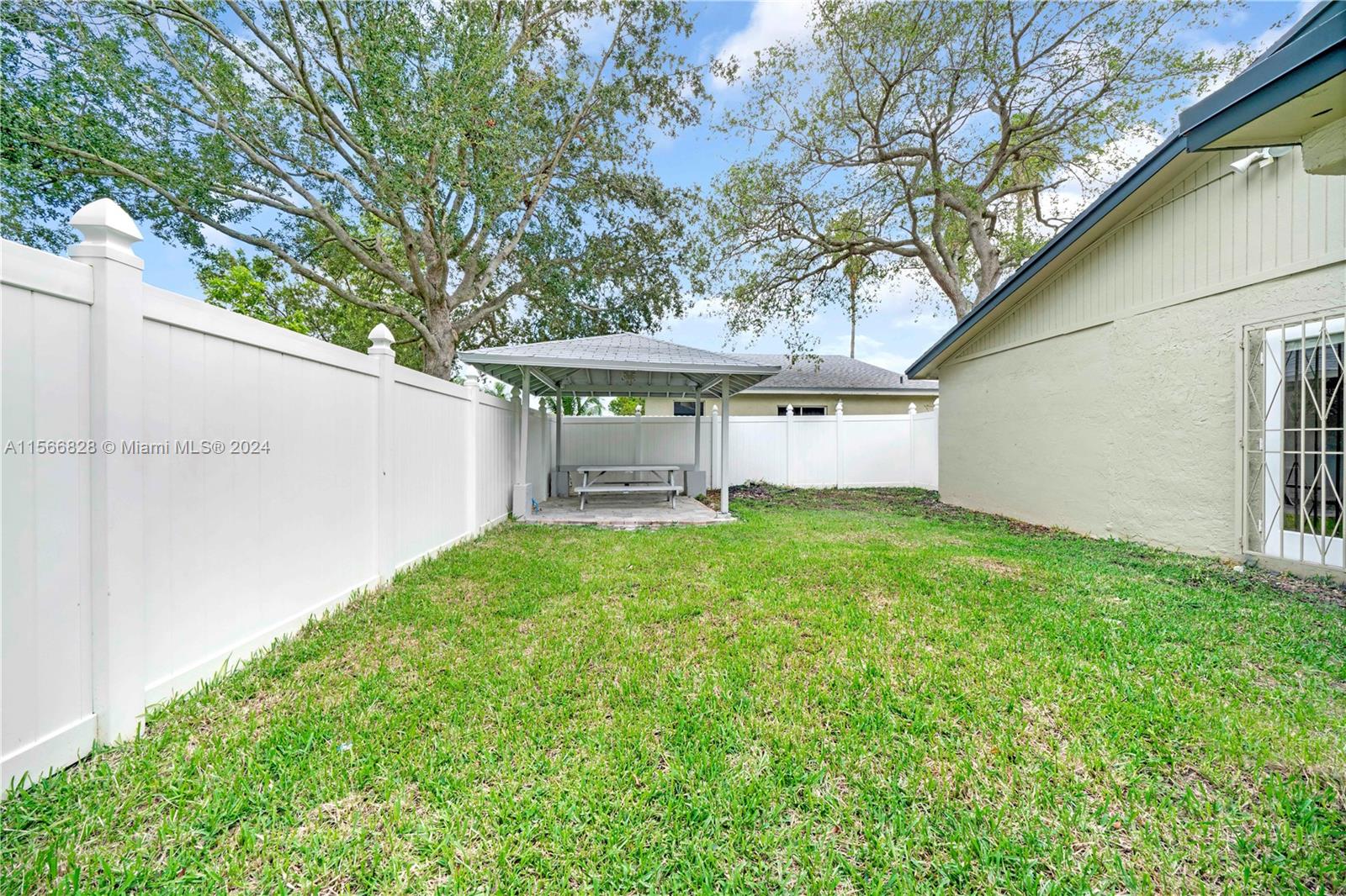 SEA GRAPE TOWN HOMES - Residential