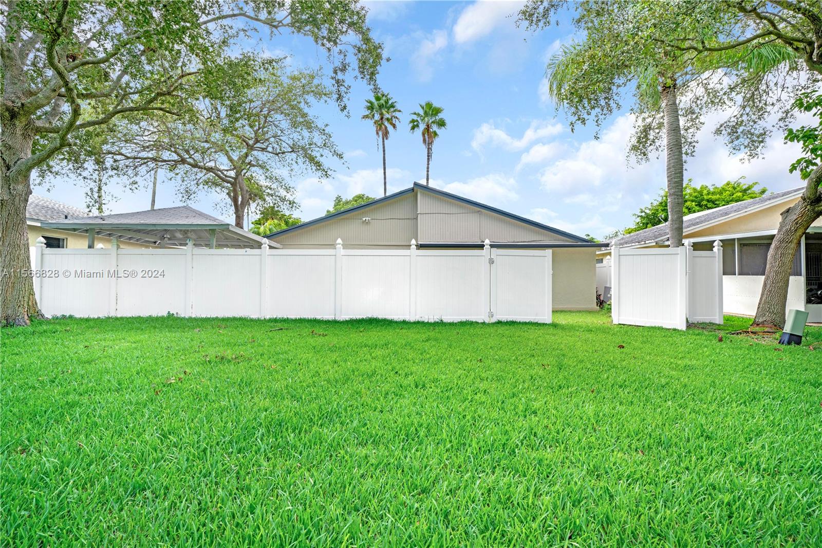 SEA GRAPE TOWN HOMES - Residential