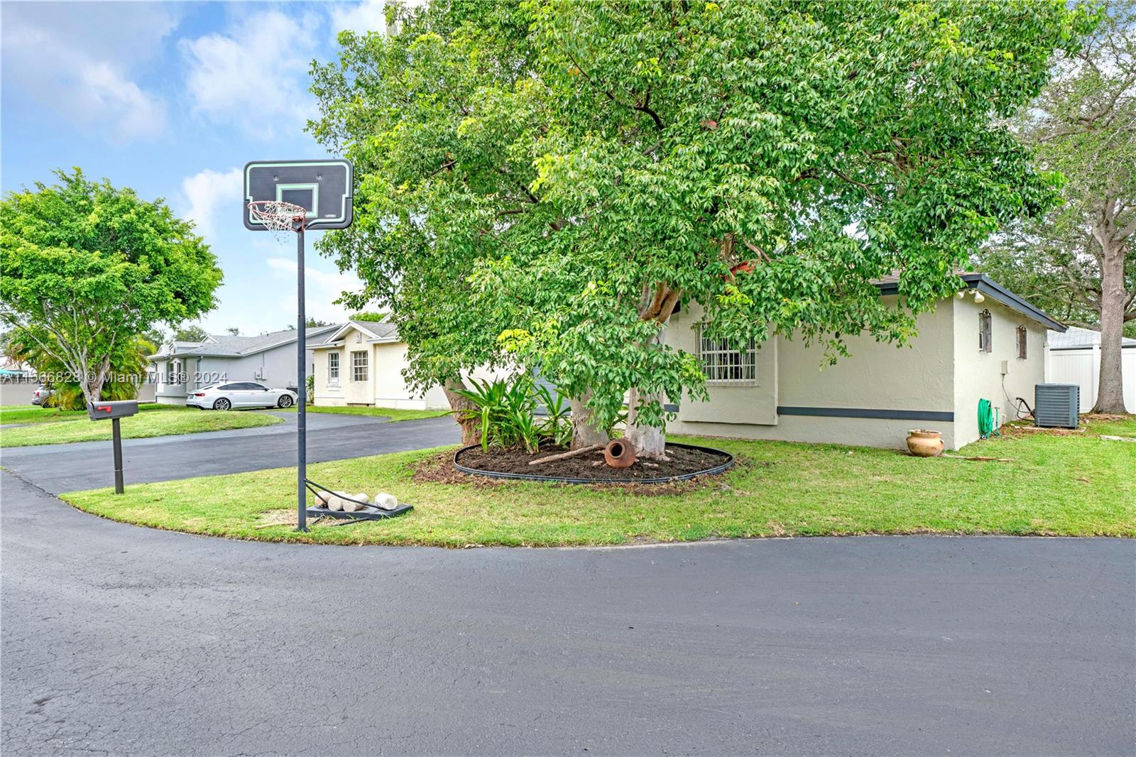 SEA GRAPE TOWN HOMES - Residential