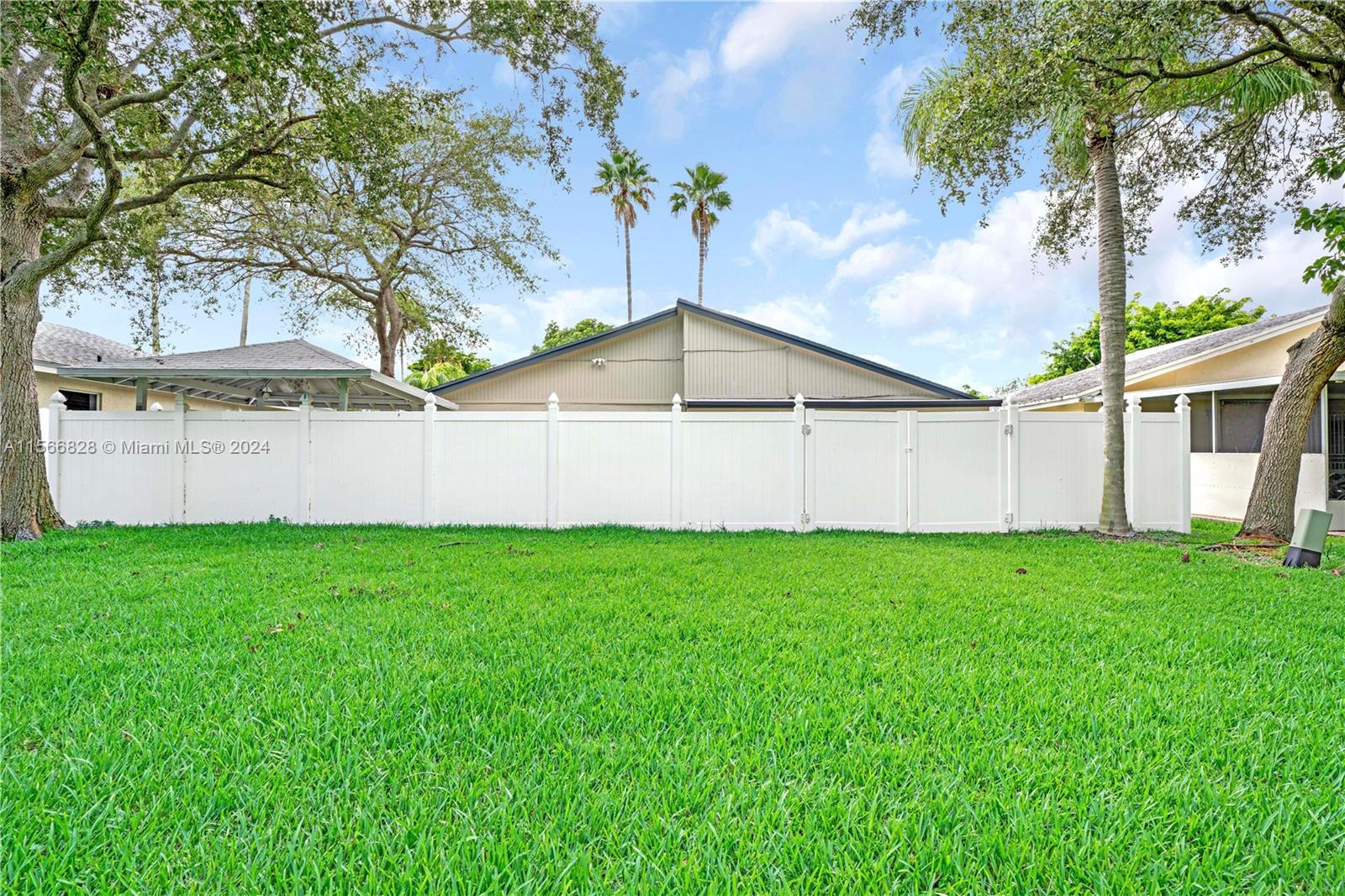 SEA GRAPE TOWN HOMES - Residential