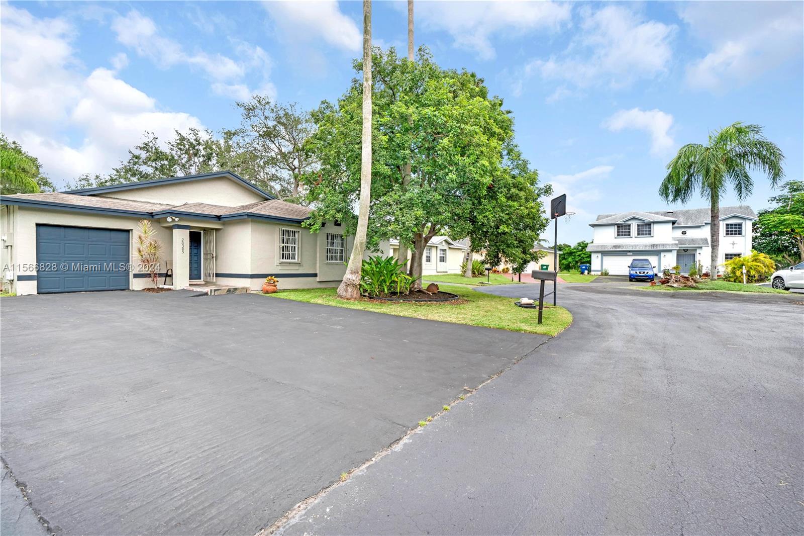 SEA GRAPE TOWN HOMES - Residential