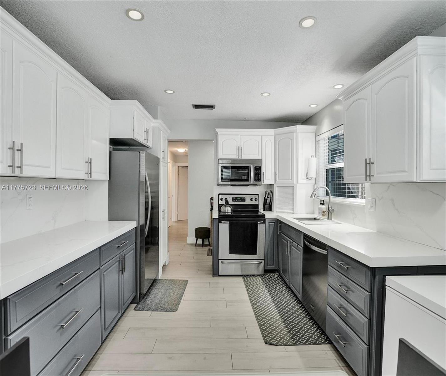 DANIA HIGHLANDS - Residential