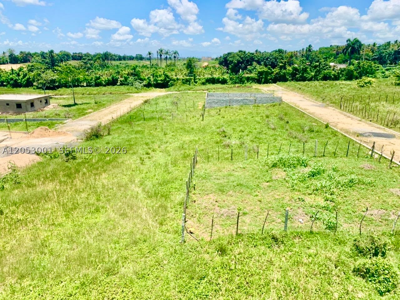 ***Prime Residential Lot – Excellent Investment Opportunity!***
Build your dream home or your next investment project on this 135 m² (approximately 1,453 sq. ft.) residential lot, ideally located in a growing area with outstanding accessibility. In Dominican Republic. 
Property Highlights:
Lot Size: 135 m² (approx. 1,453 sq. ft.)
Approved for construction of up to 3 stories
Just 8 minutes from the Metro station
Only 25 minutes from the airport
Approximately 30 minutes from the beach
Convenient location with easy access to major roads, shopping, schools, and everyday conveniences.
Whether you're looking to build your forever home, a modern townhouse, or an income-producing property, this lot offers the flexibility and location to make your vision a reality.

Don't miss this opportunity to secure a well-located lot with tremendous development potential!