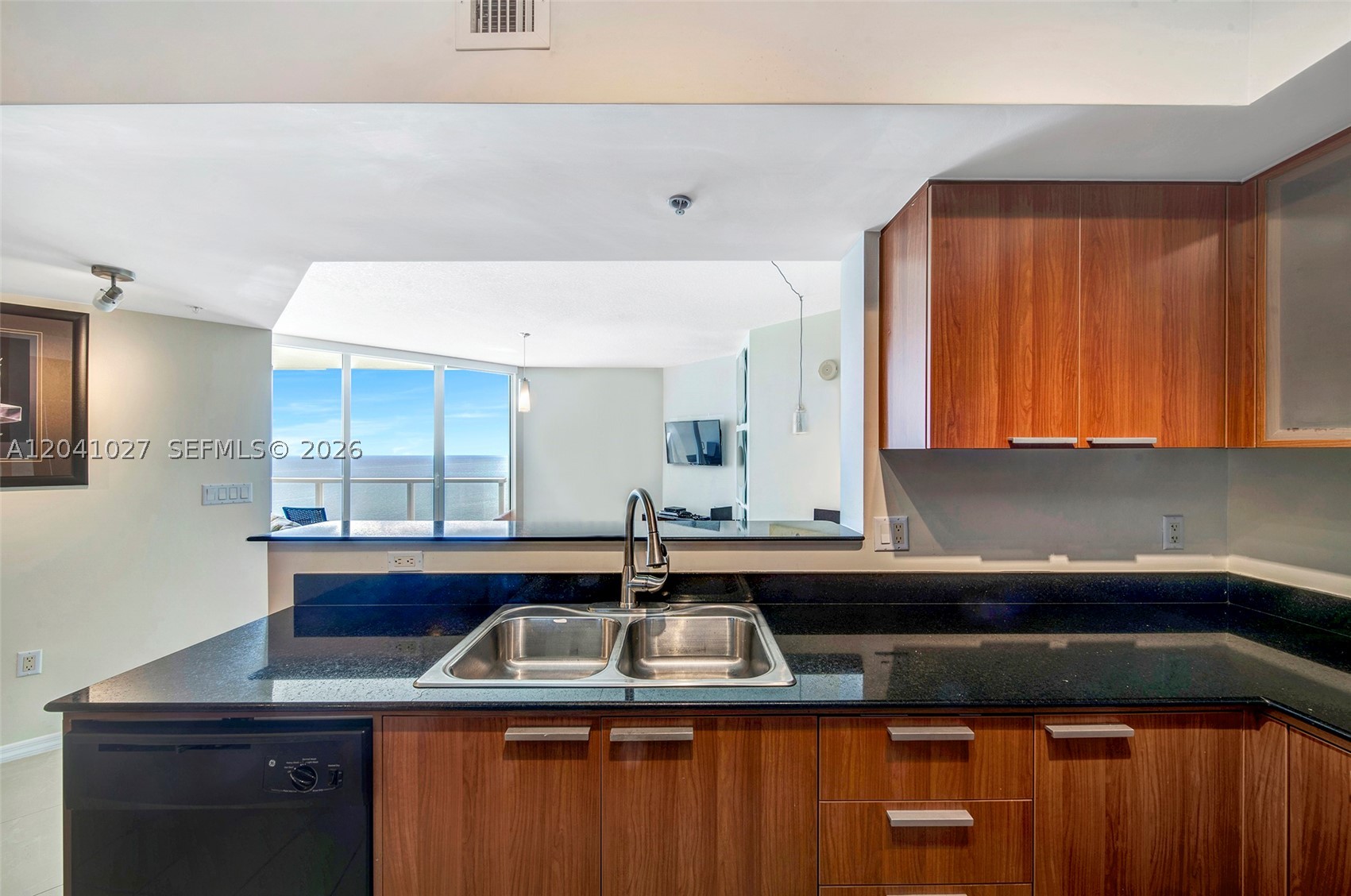 LA PERLA CONDO - Residential