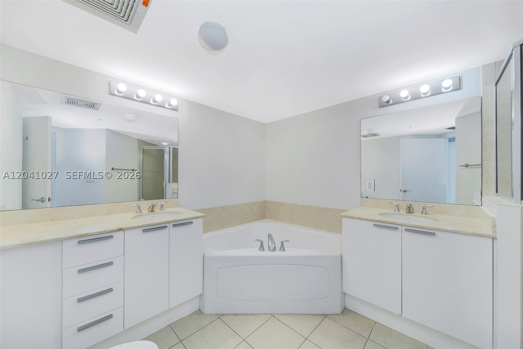LA PERLA CONDO - Residential