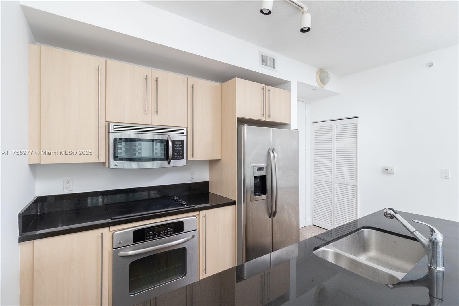 THE AXIS ON BRICKELL II C - Residential