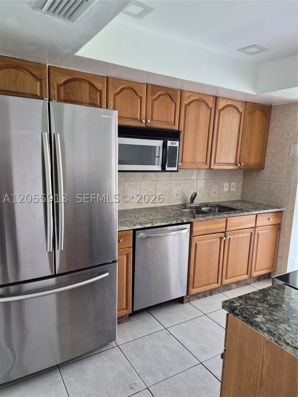 MAPLEWOOD TOWNHOUSES COND - Residential Lease