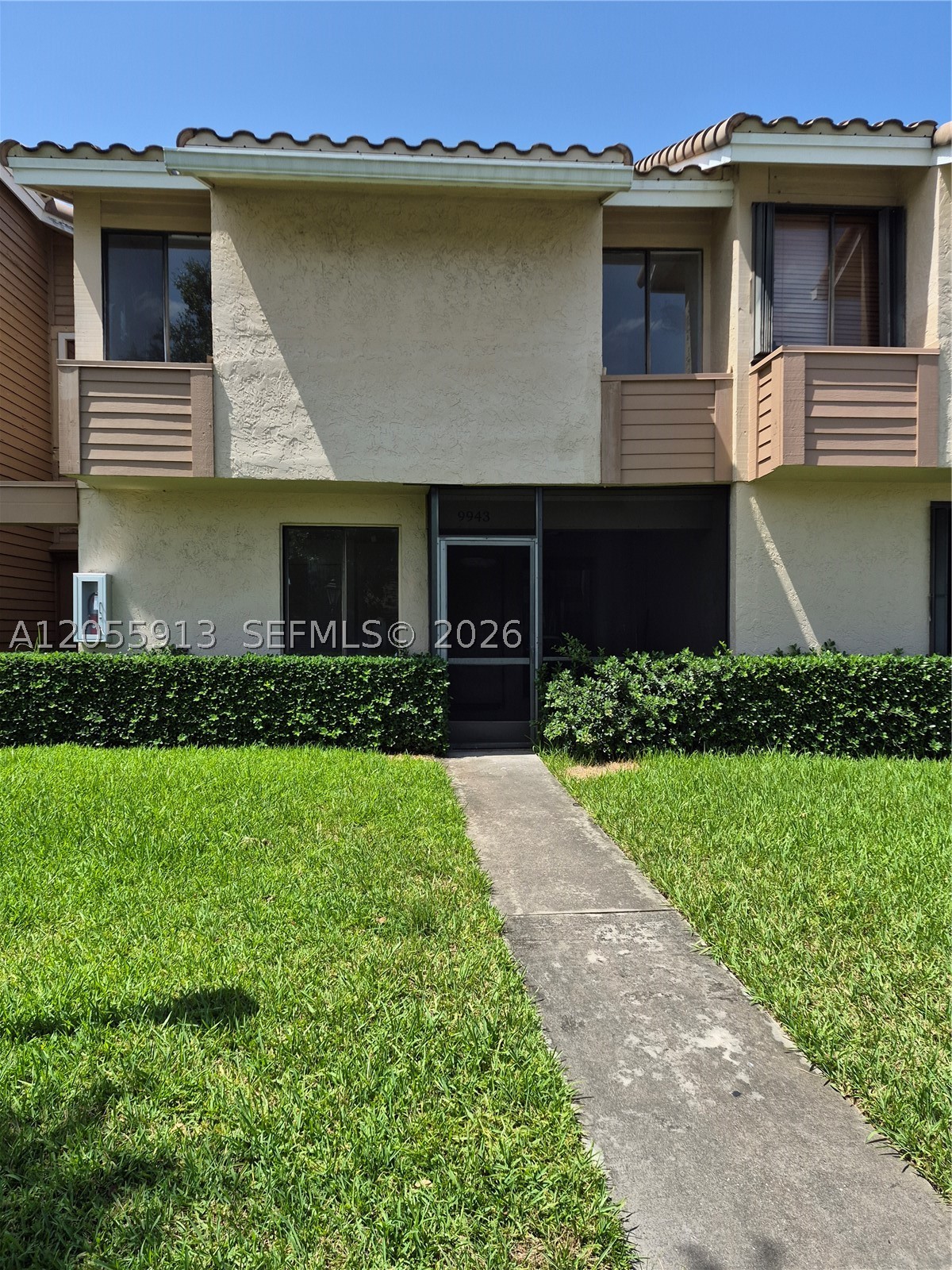 MAPLEWOOD TOWNHOUSES COND - Residential Lease