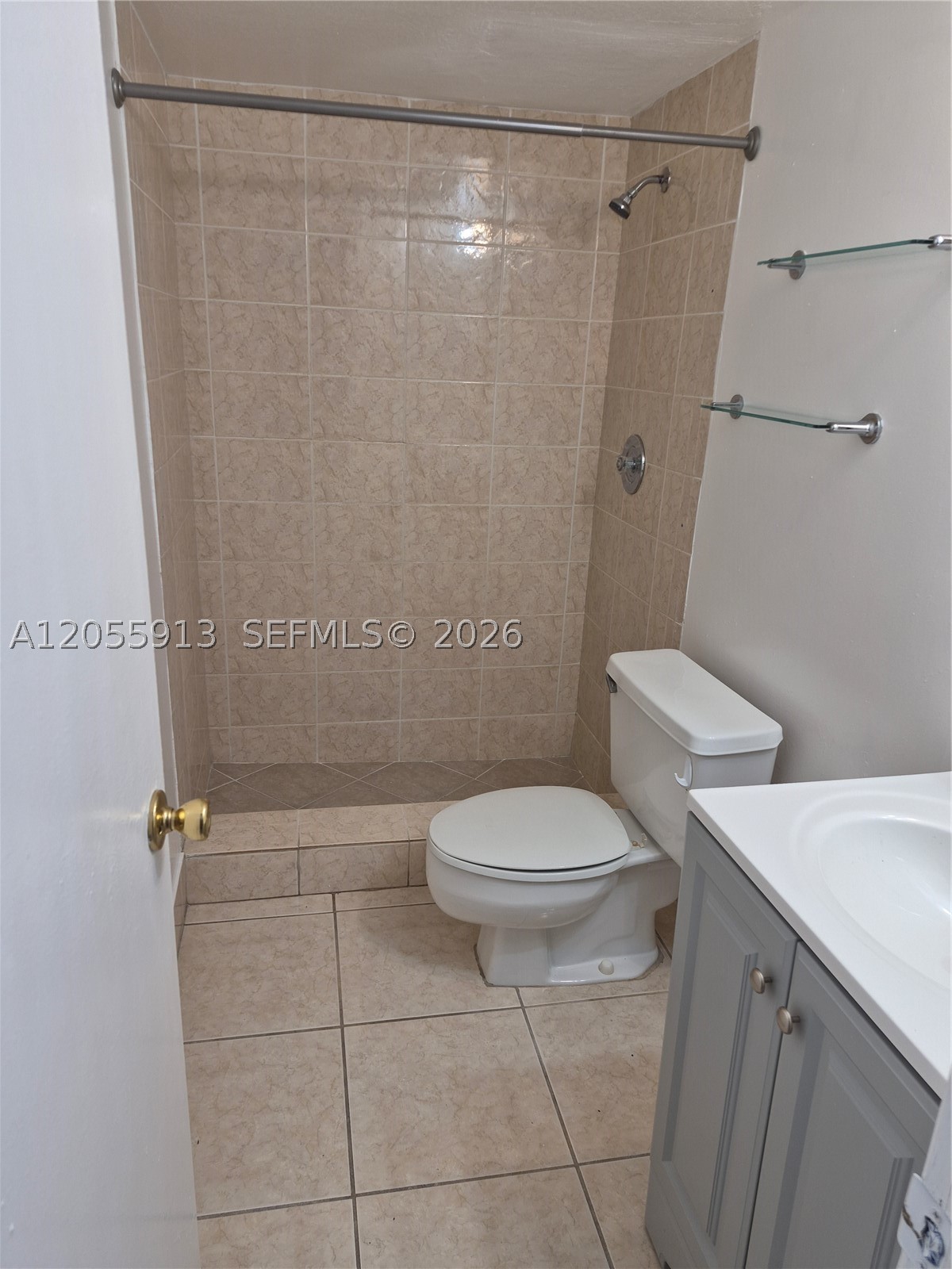 MAPLEWOOD TOWNHOUSES COND - Residential Lease