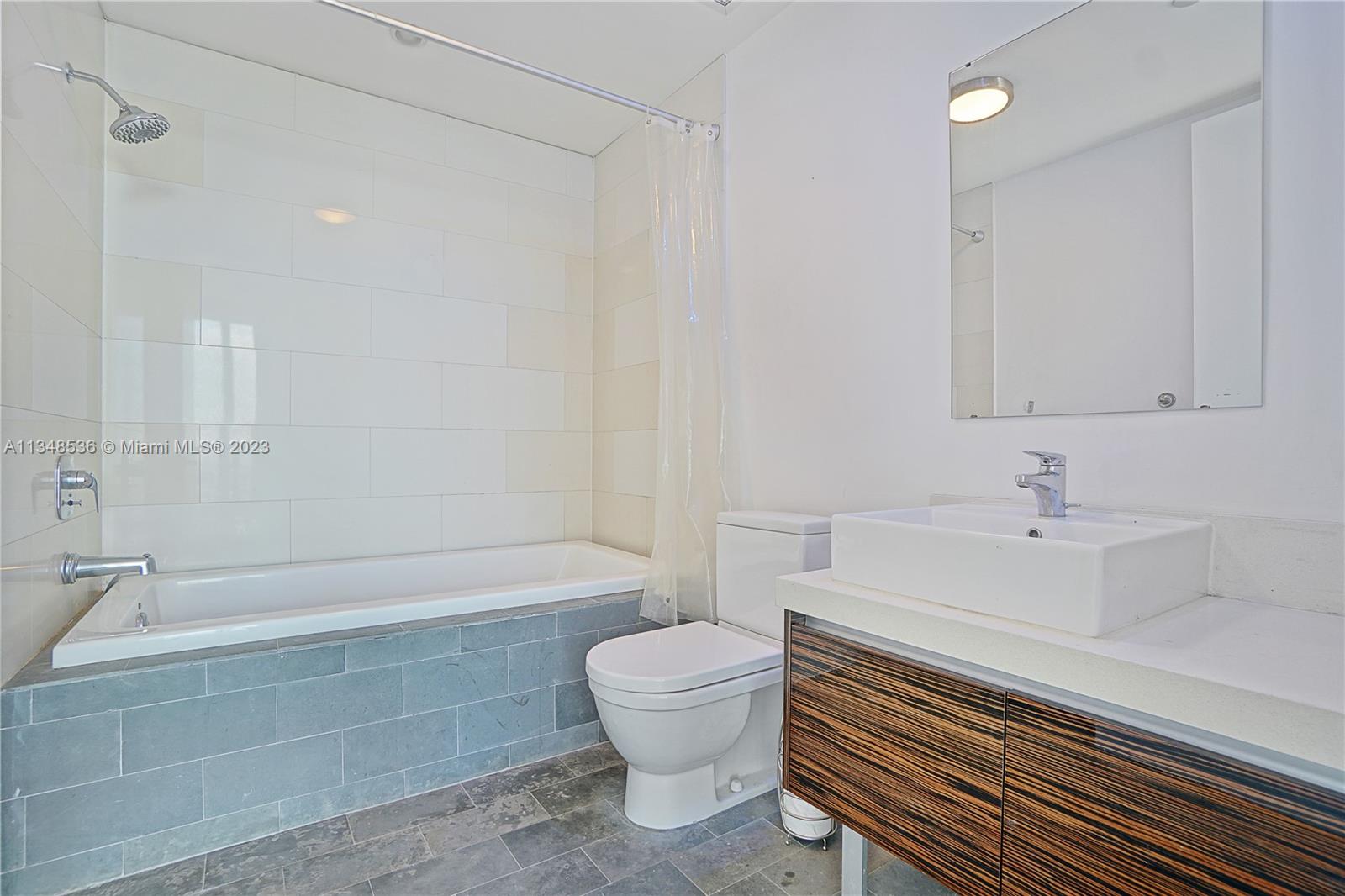 MARQUIS CONDO - Residential