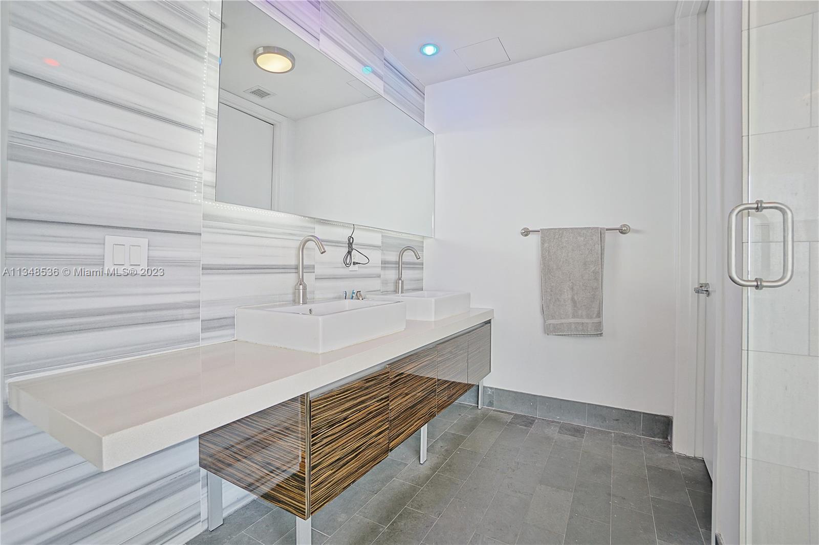 MARQUIS CONDO - Residential