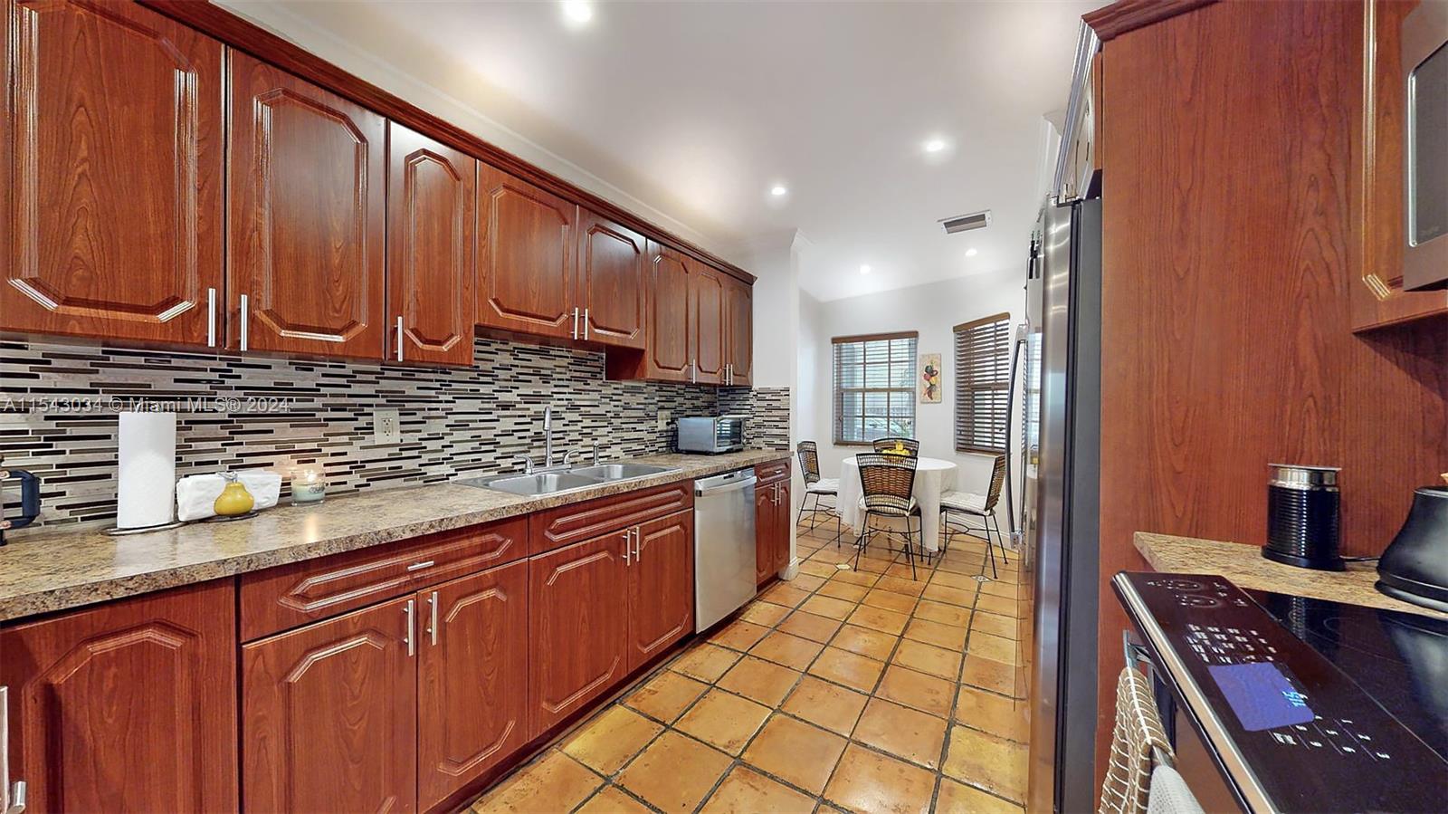 CHARLESTOWNE - Residential Lease