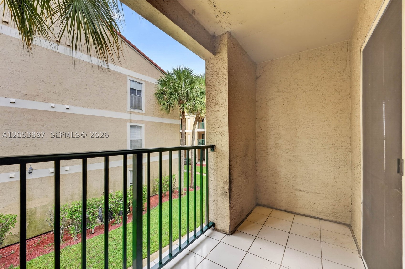 SAVANNAH AT RIVERSIDE CON - Residential