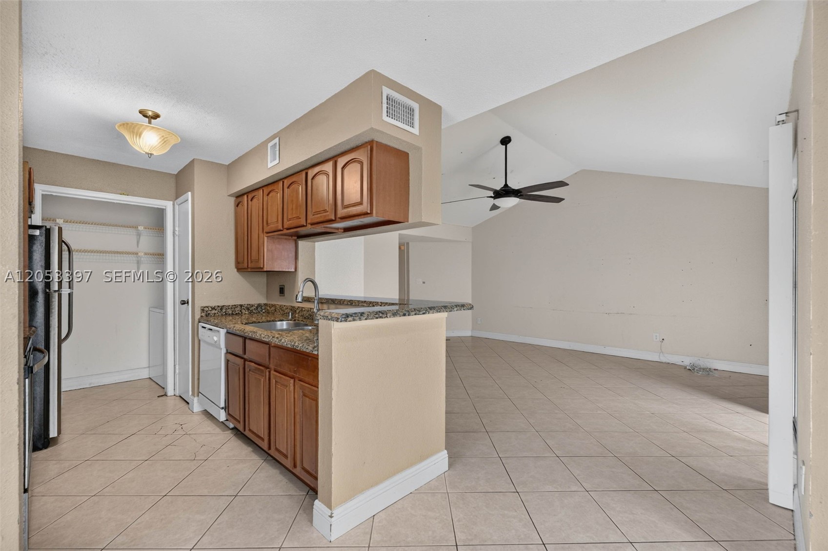 SAVANNAH AT RIVERSIDE CON - Residential