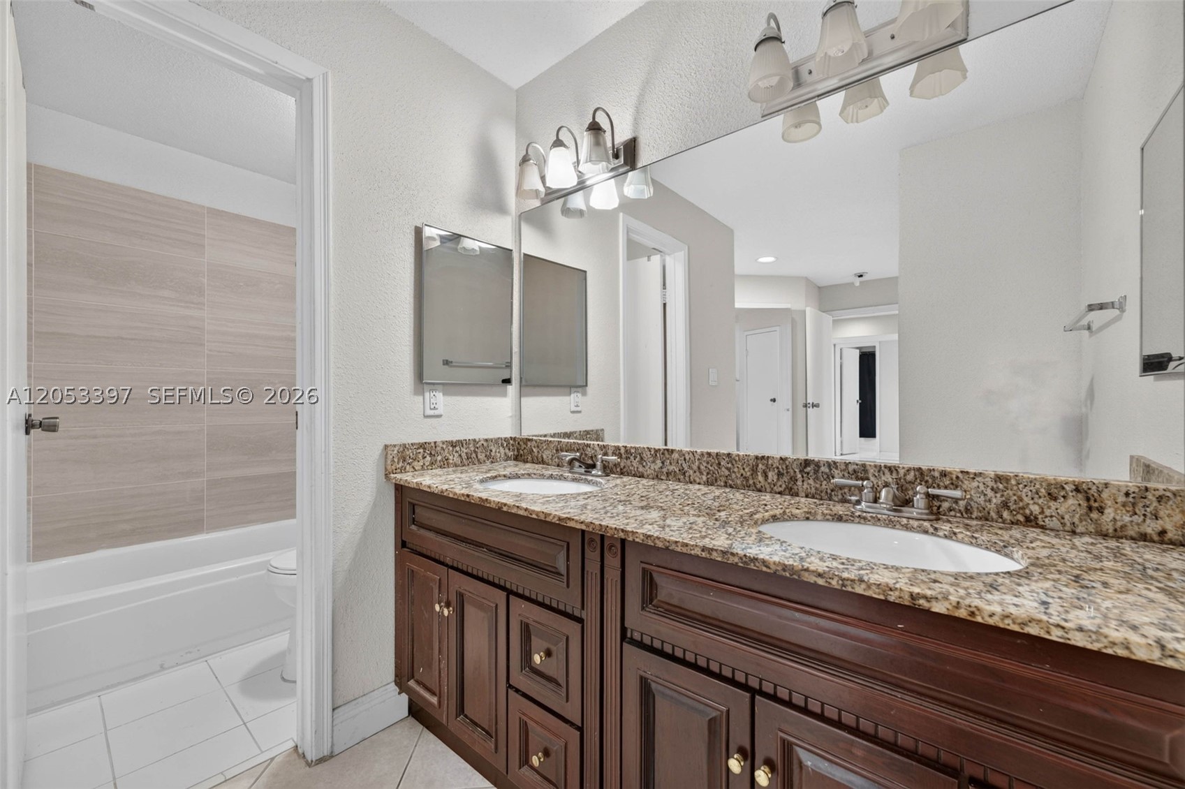 SAVANNAH AT RIVERSIDE CON - Residential