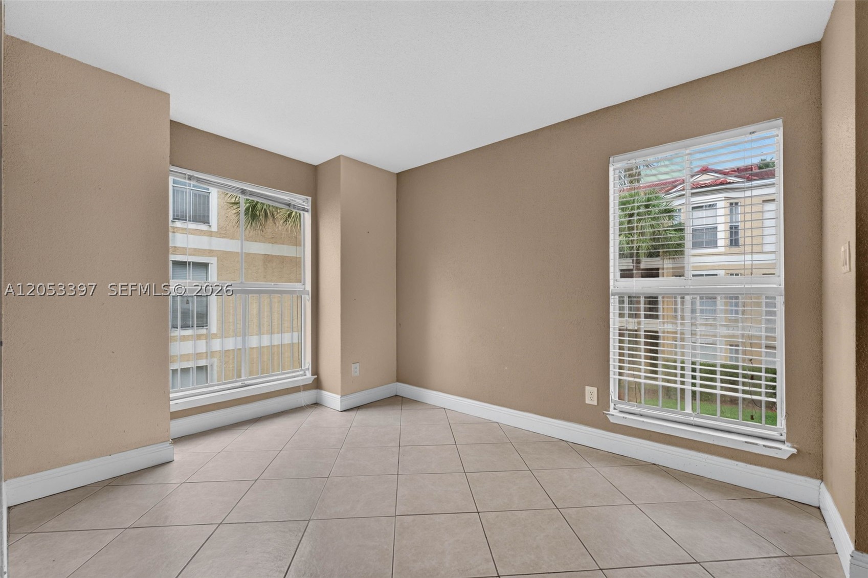 SAVANNAH AT RIVERSIDE CON - Residential