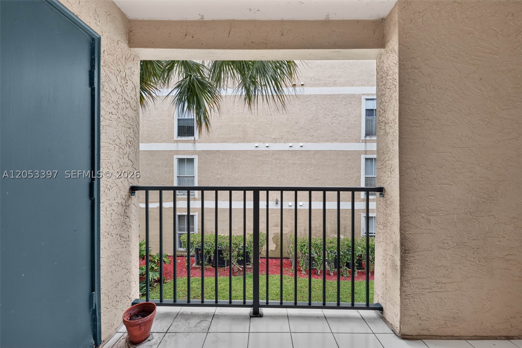 SAVANNAH AT RIVERSIDE CON - Residential