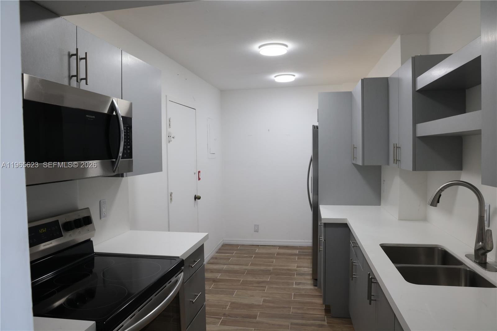 HILLCREST NO 21 CONDO - Residential