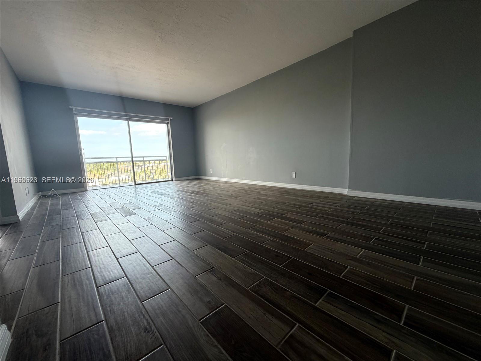 HILLCREST NO 21 CONDO - Residential