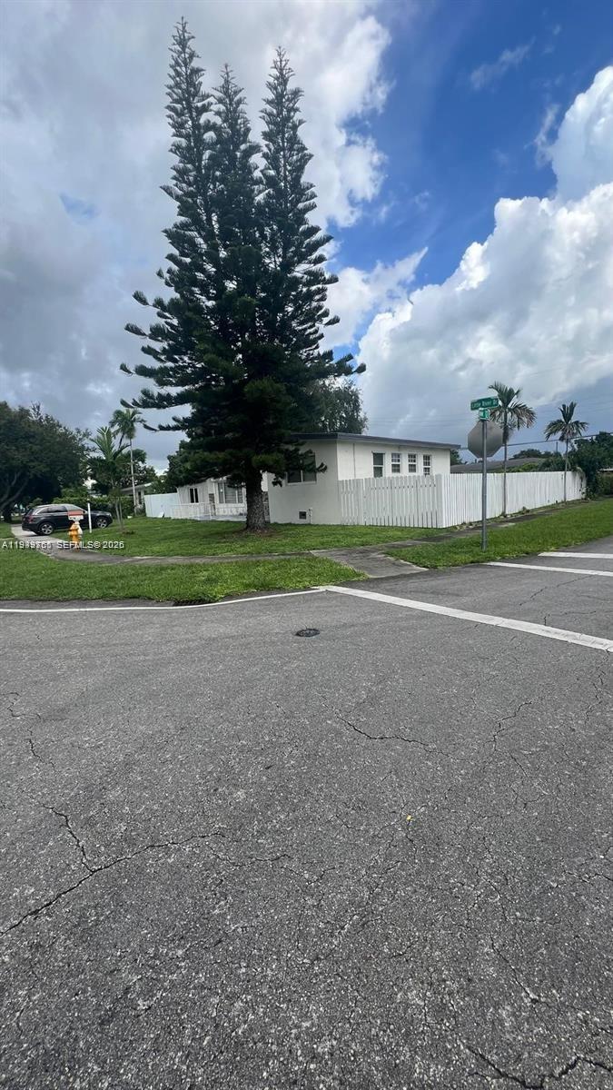 CRAVERO LAKE SHORE ESTATE - Residential