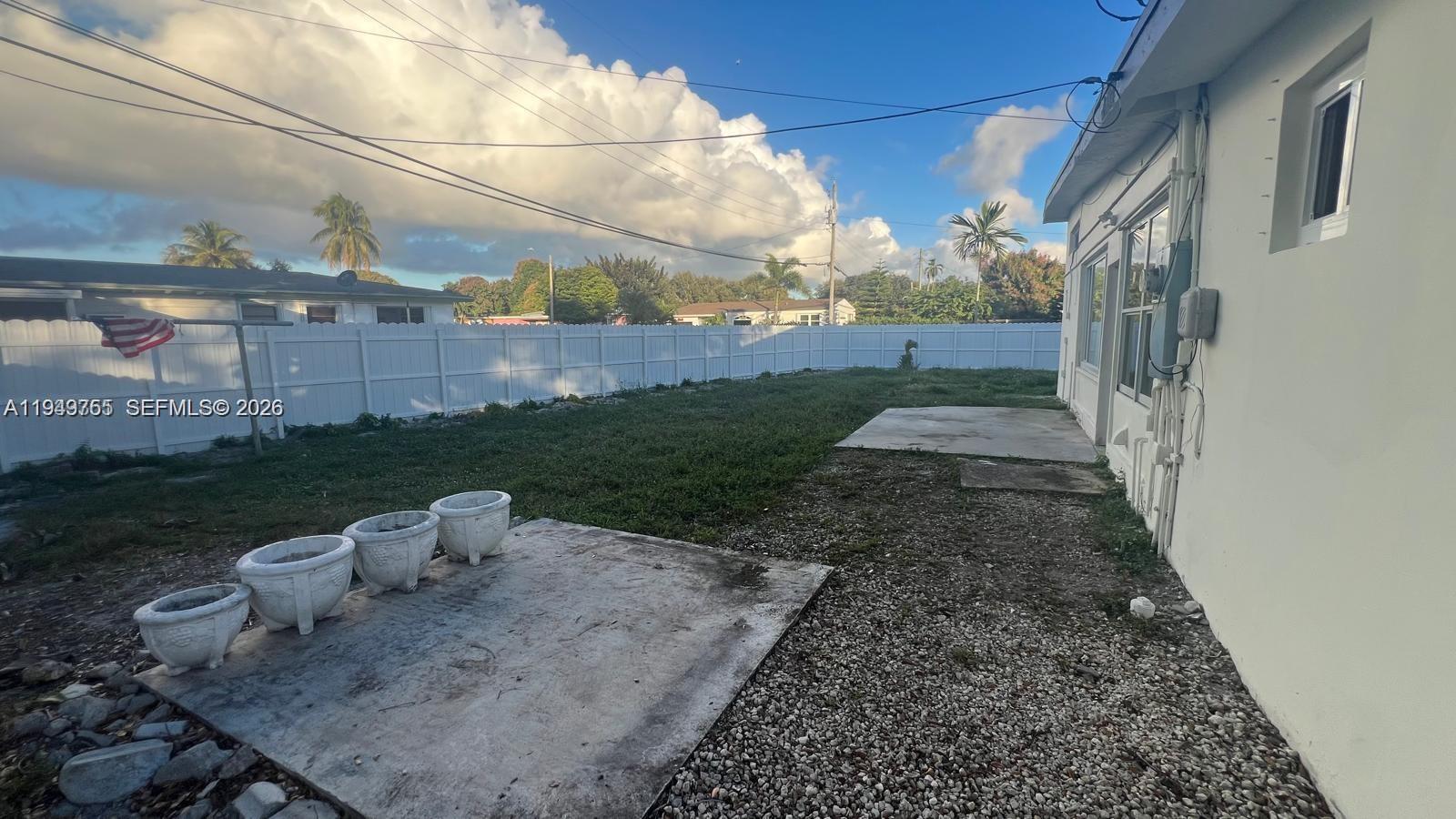 CRAVERO LAKE SHORE ESTATE - Residential