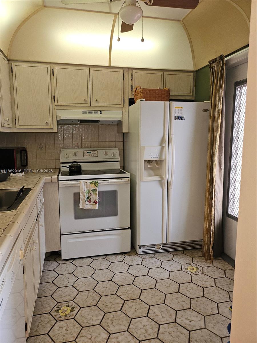 KAHLUA GARDENS CONDO - Residential