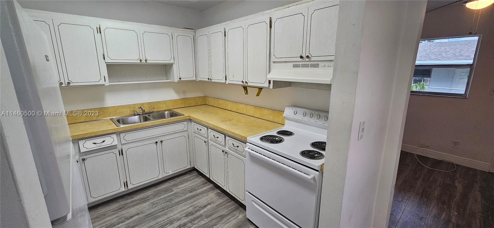 COLLEGE TRACT - Residential Lease