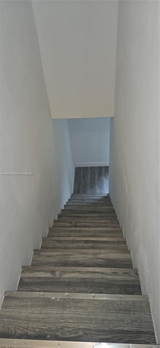 COLLEGE TRACT - Residential Lease