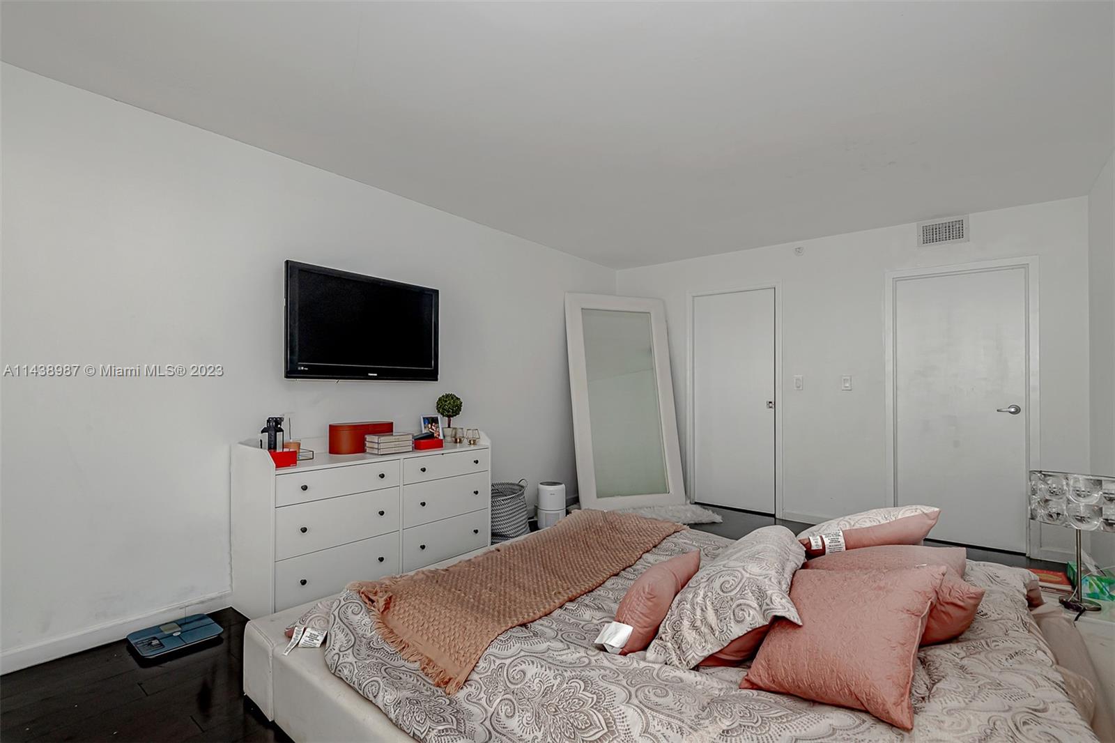 VENETIA CONDO - Residential