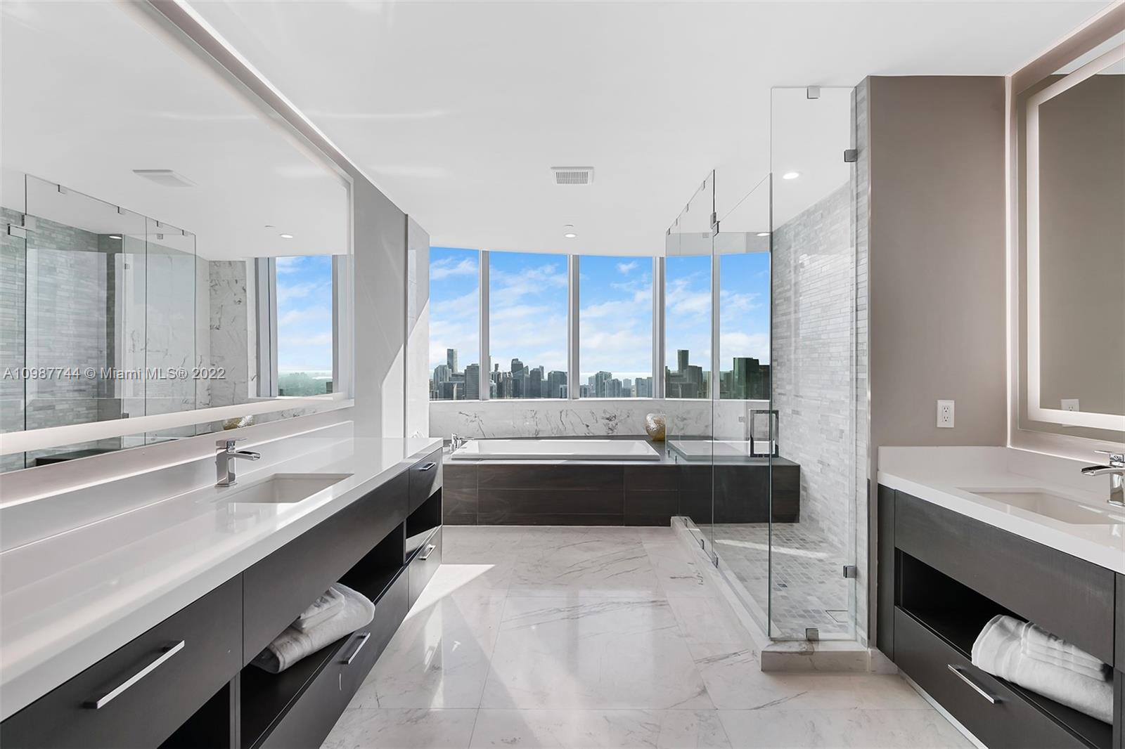 PARAMOUNT MIAMI - Residential
