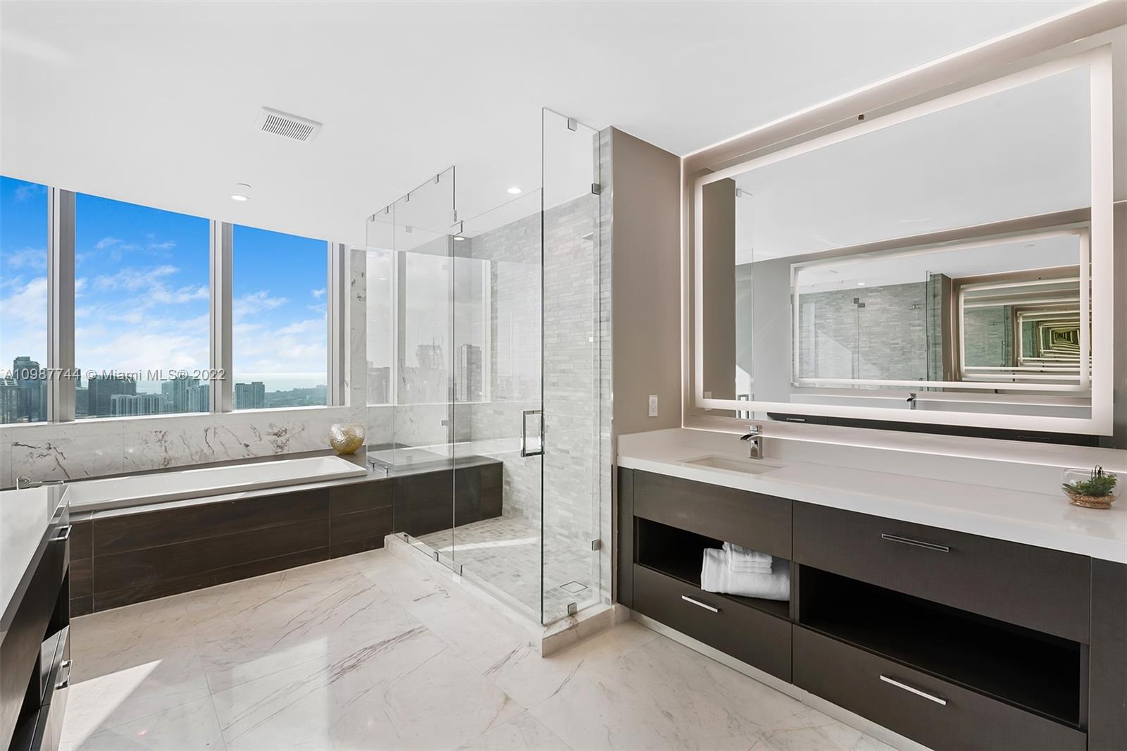 PARAMOUNT MIAMI - Residential
