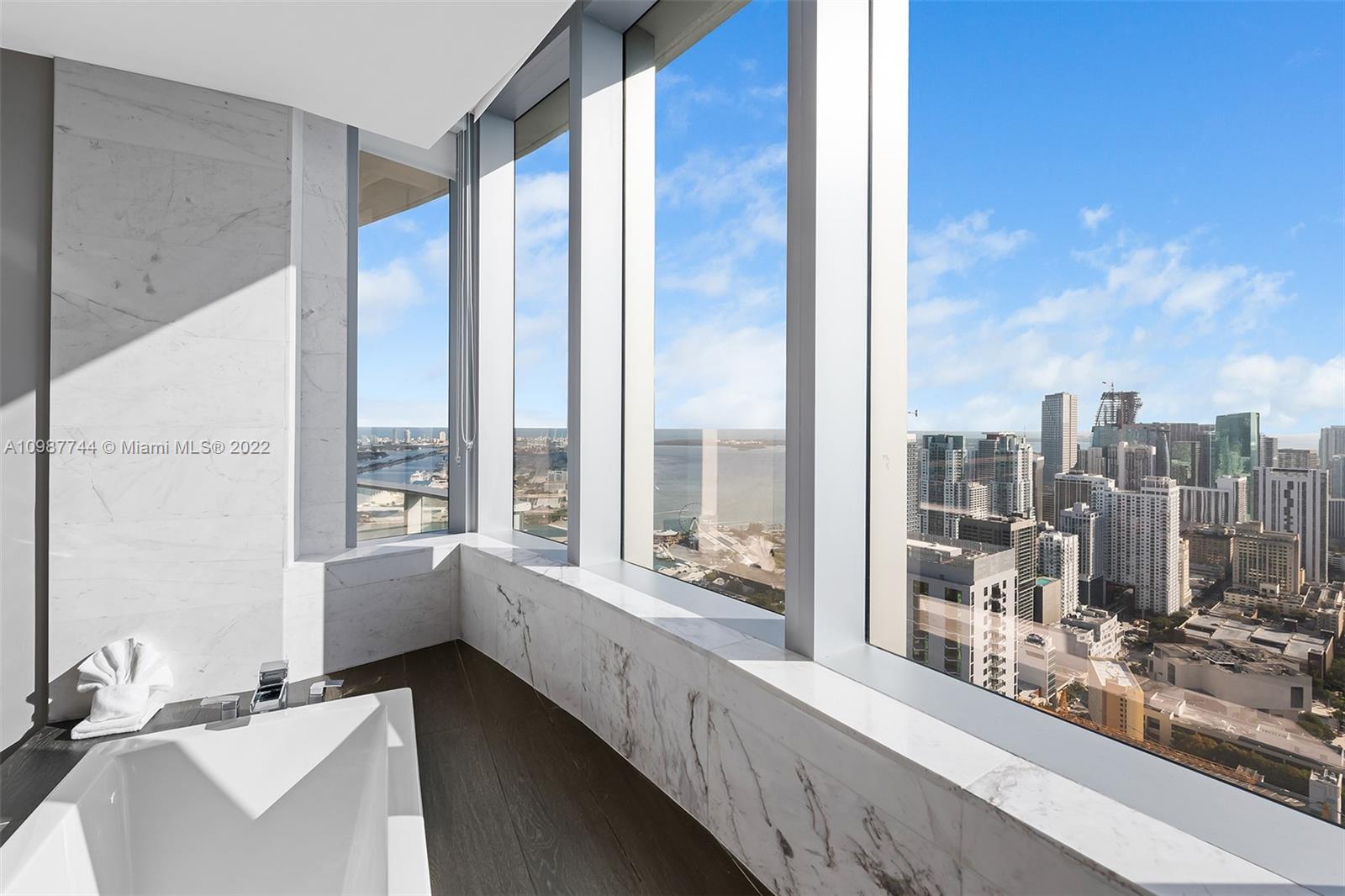 PARAMOUNT MIAMI - Residential