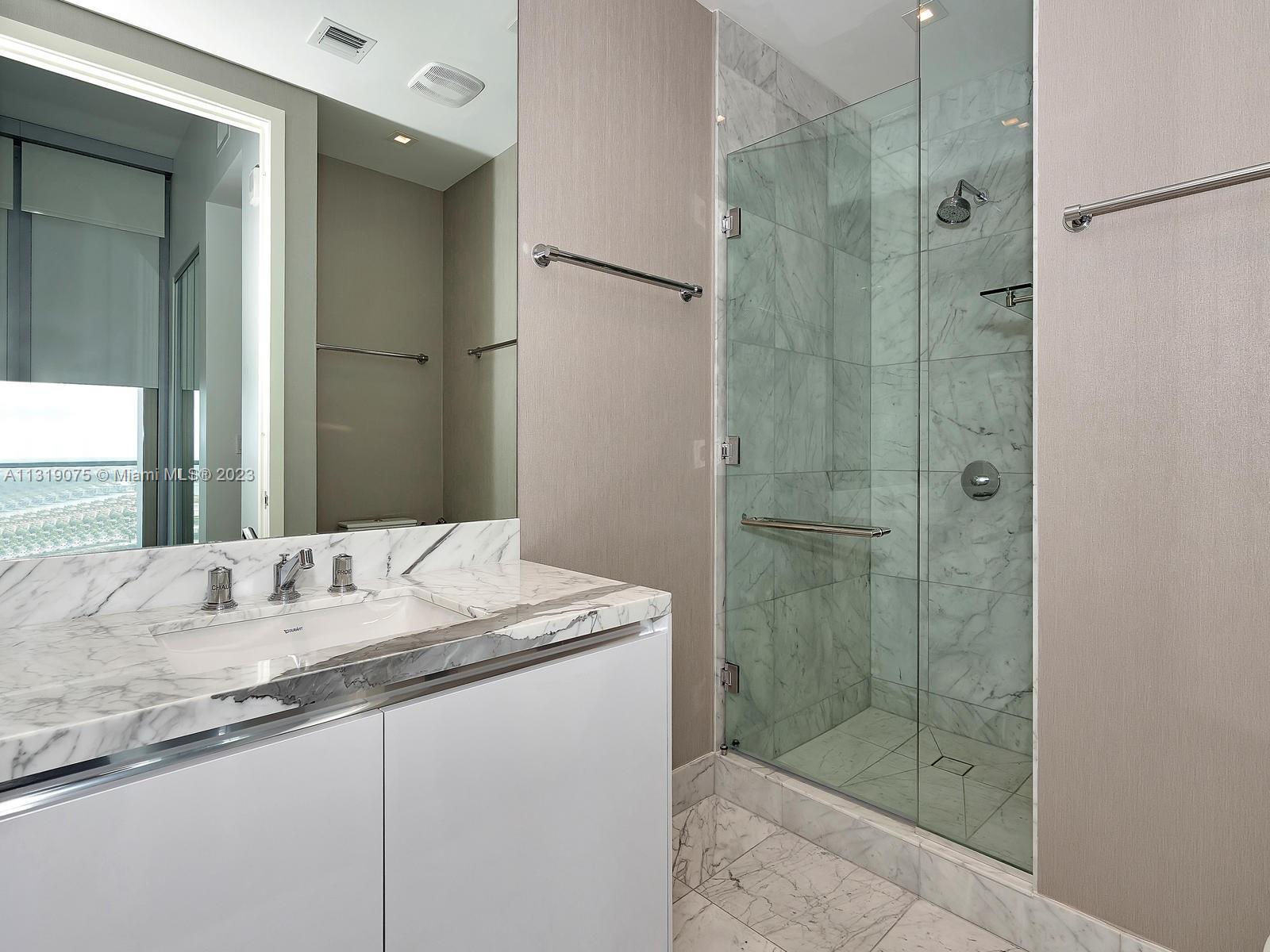 JADE SIGNATURE CONDO - Residential