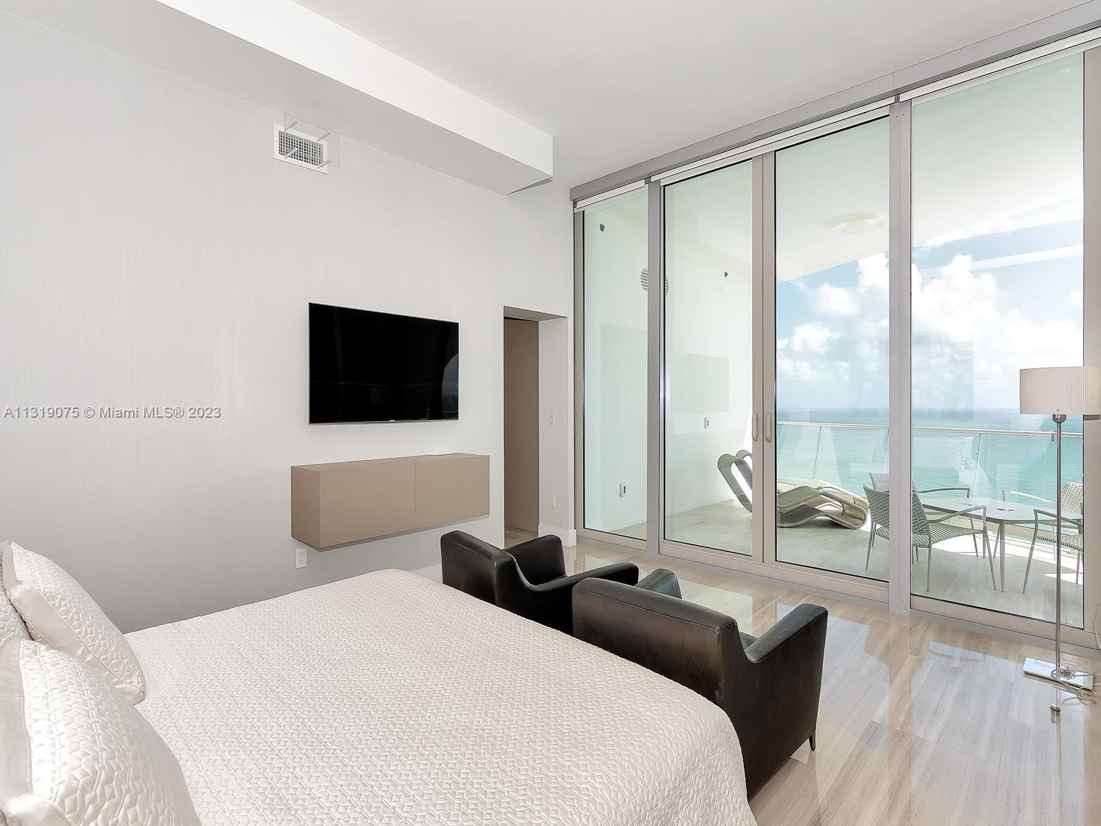 JADE SIGNATURE CONDO - Residential