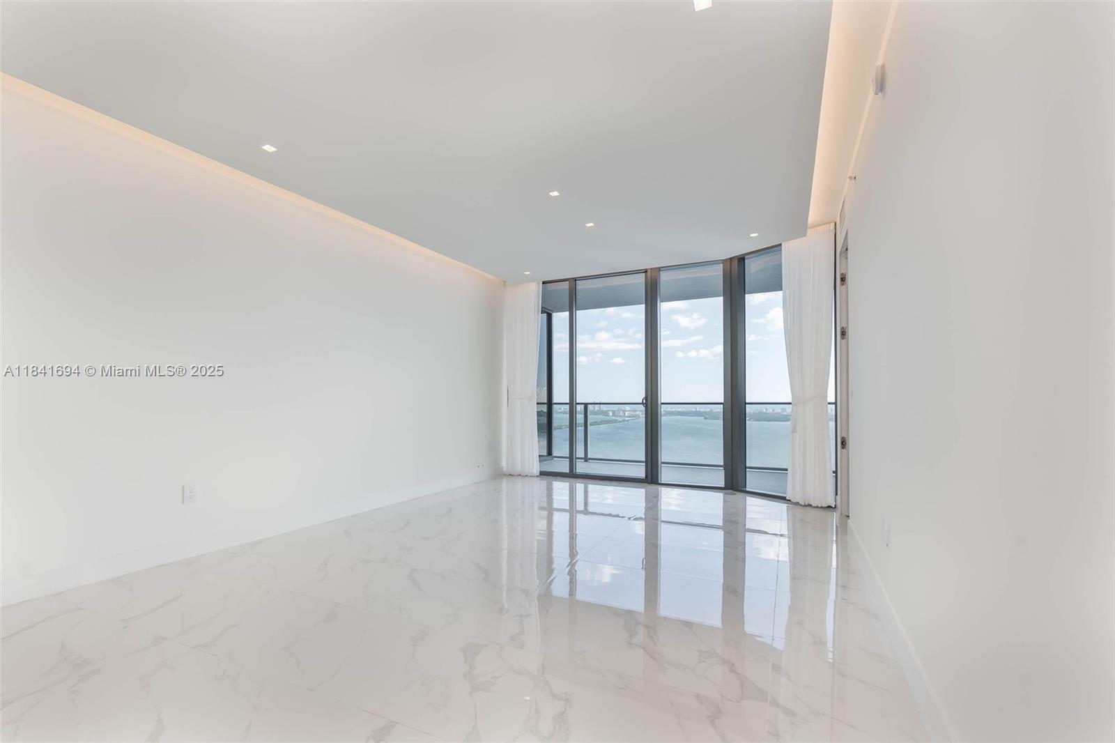 Aria Reserve Miami South T - Residential