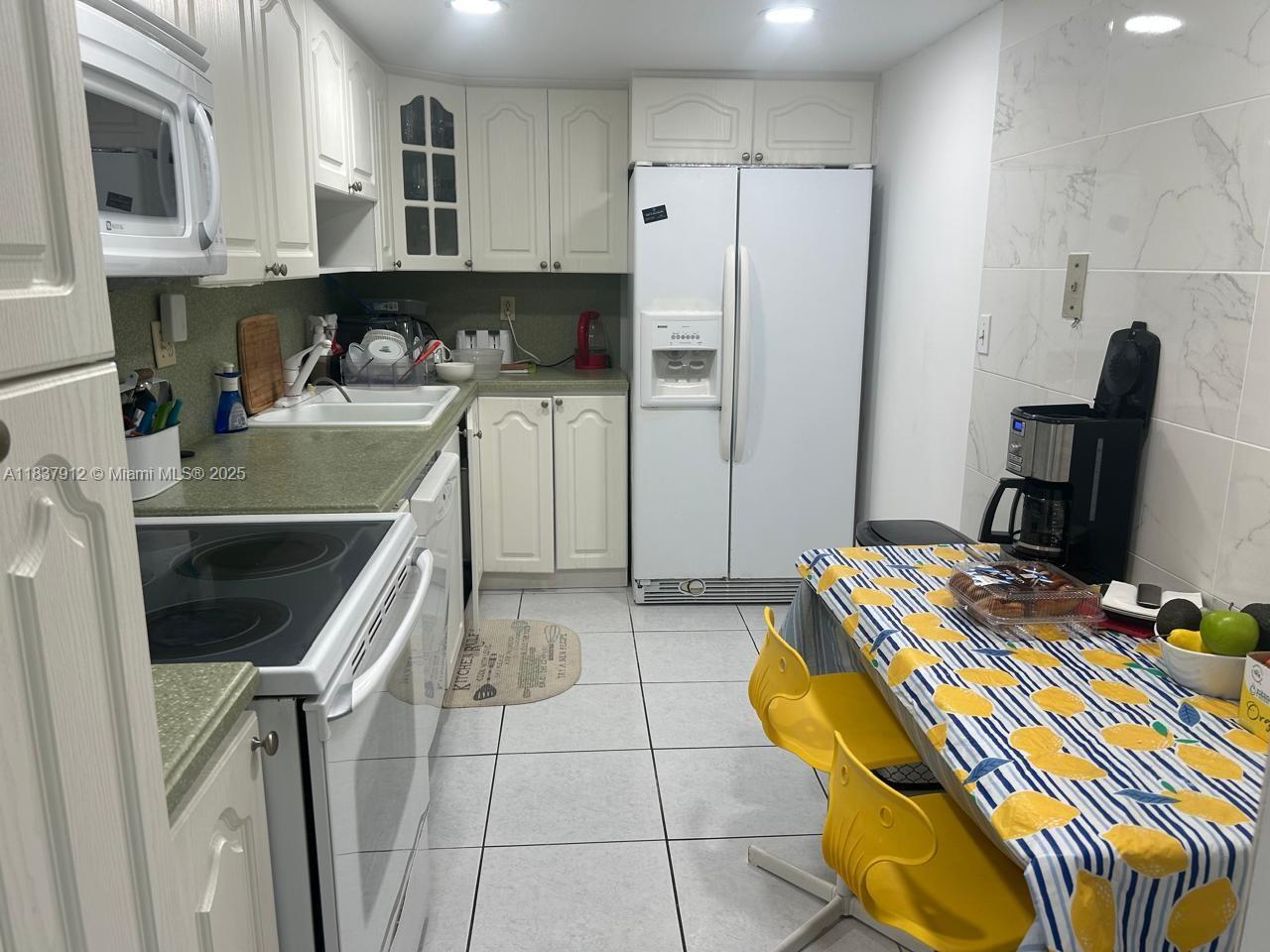 PLAZA TOWERS SOUTH CONDO - Residential