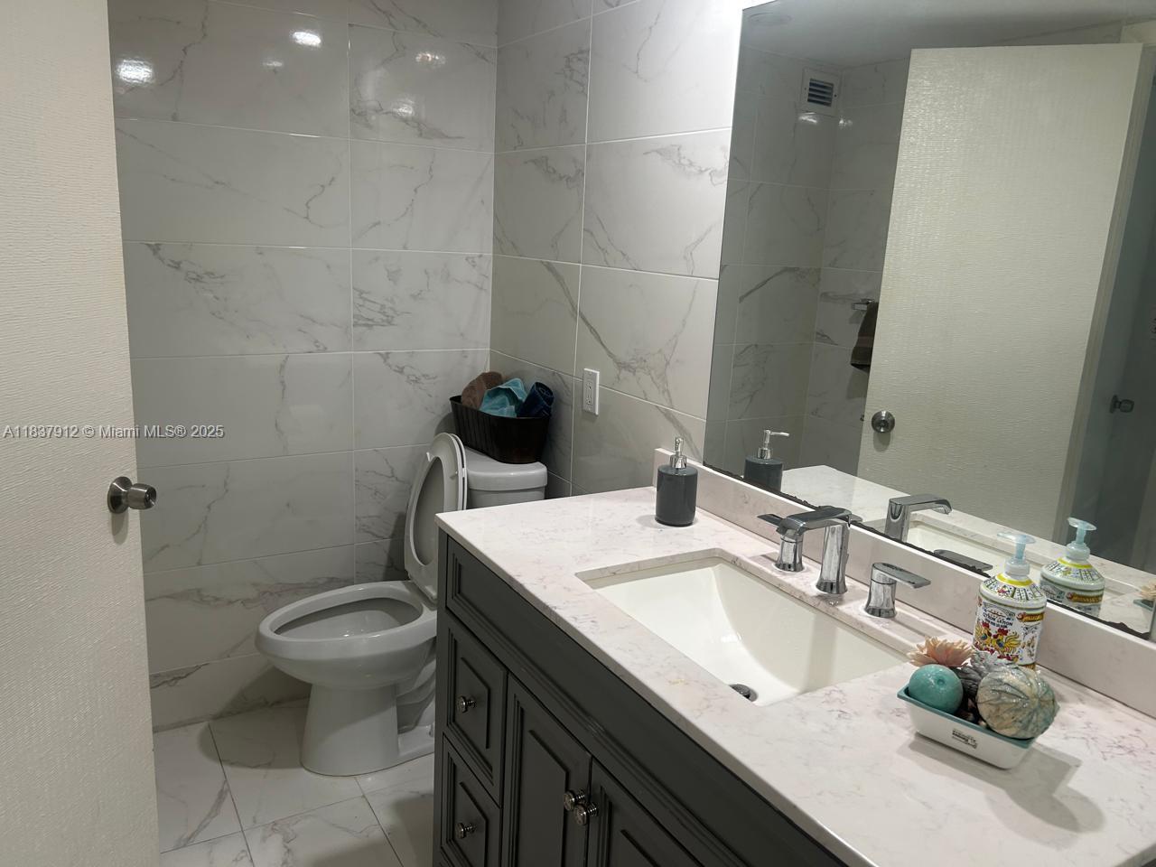 PLAZA TOWERS SOUTH CONDO - Residential
