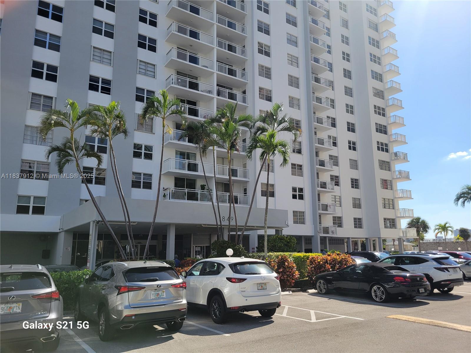 PLAZA TOWERS SOUTH CONDO - Residential