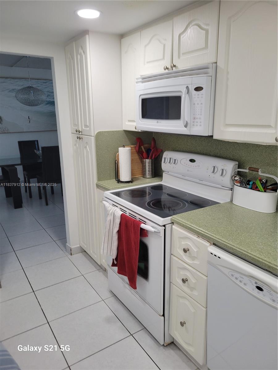PLAZA TOWERS SOUTH CONDO - Residential