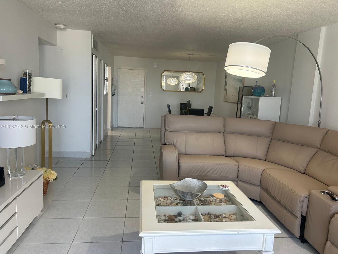 PLAZA TOWERS SOUTH CONDO - Residential