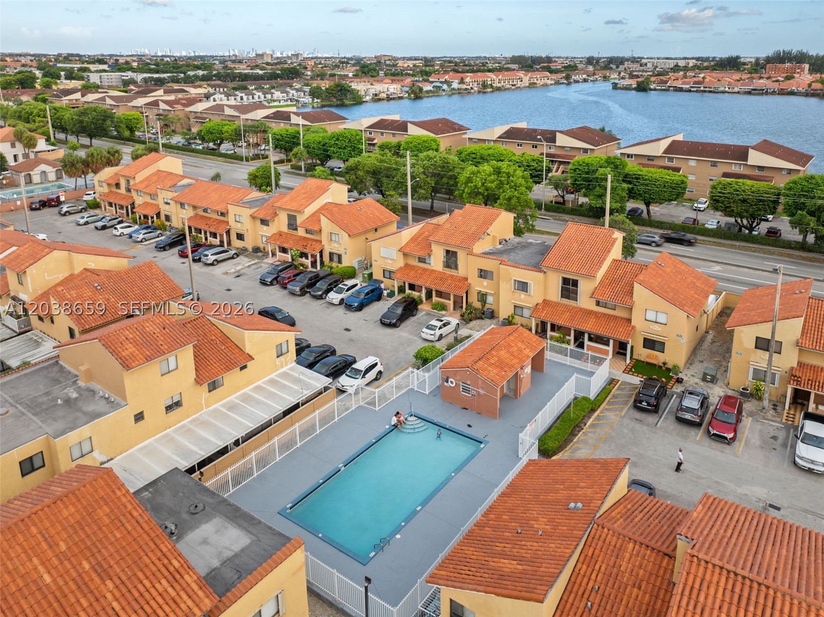 RESIDENCIAL EL PRADO COND - Residential