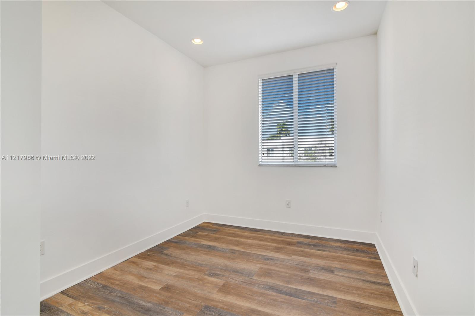 WEITZER AVENTURA PLACE CO - Residential Lease