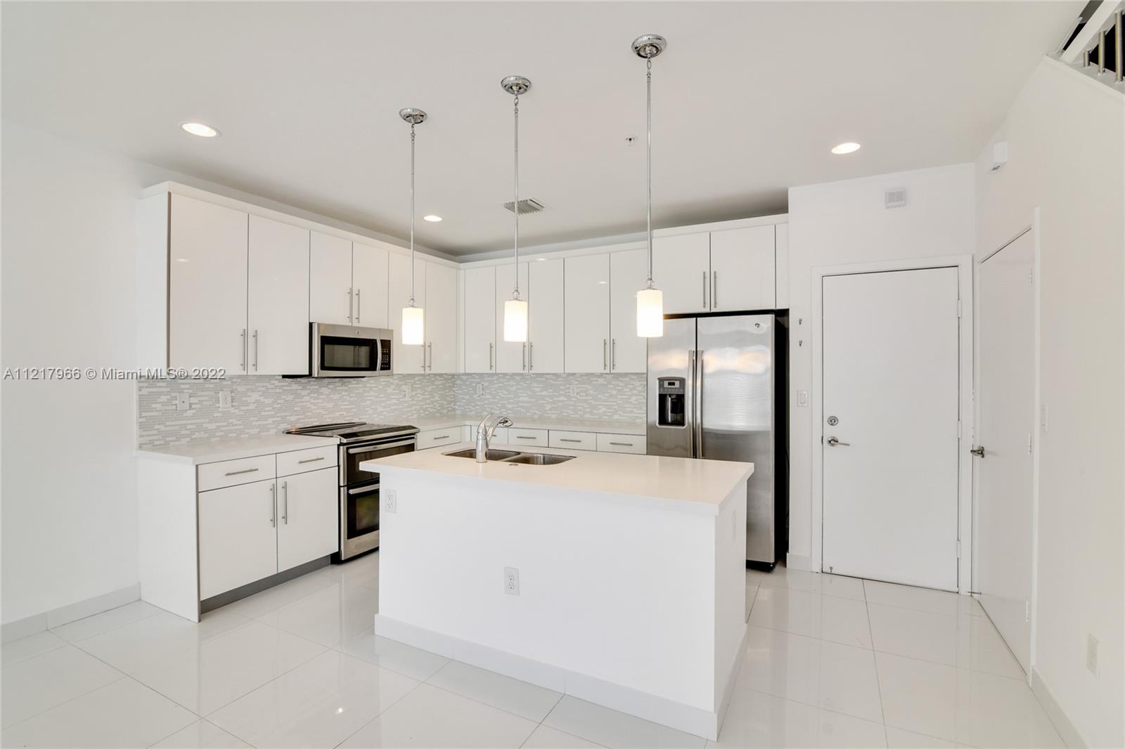 WEITZER AVENTURA PLACE CO - Residential Lease