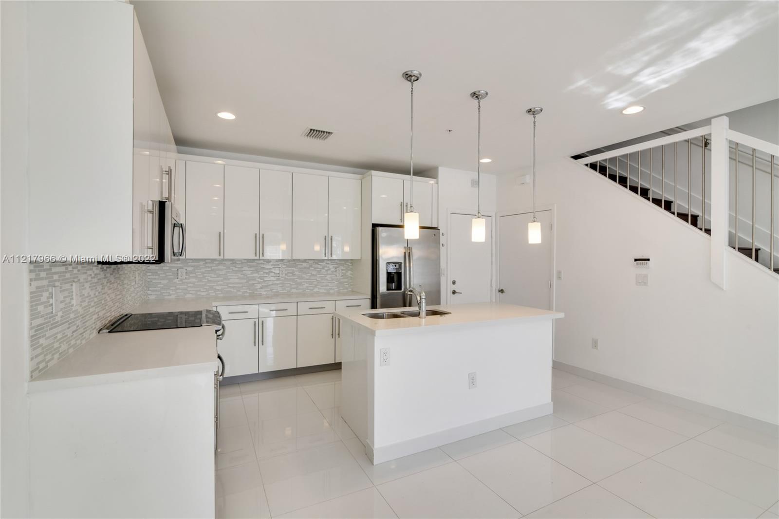 WEITZER AVENTURA PLACE CO - Residential Lease