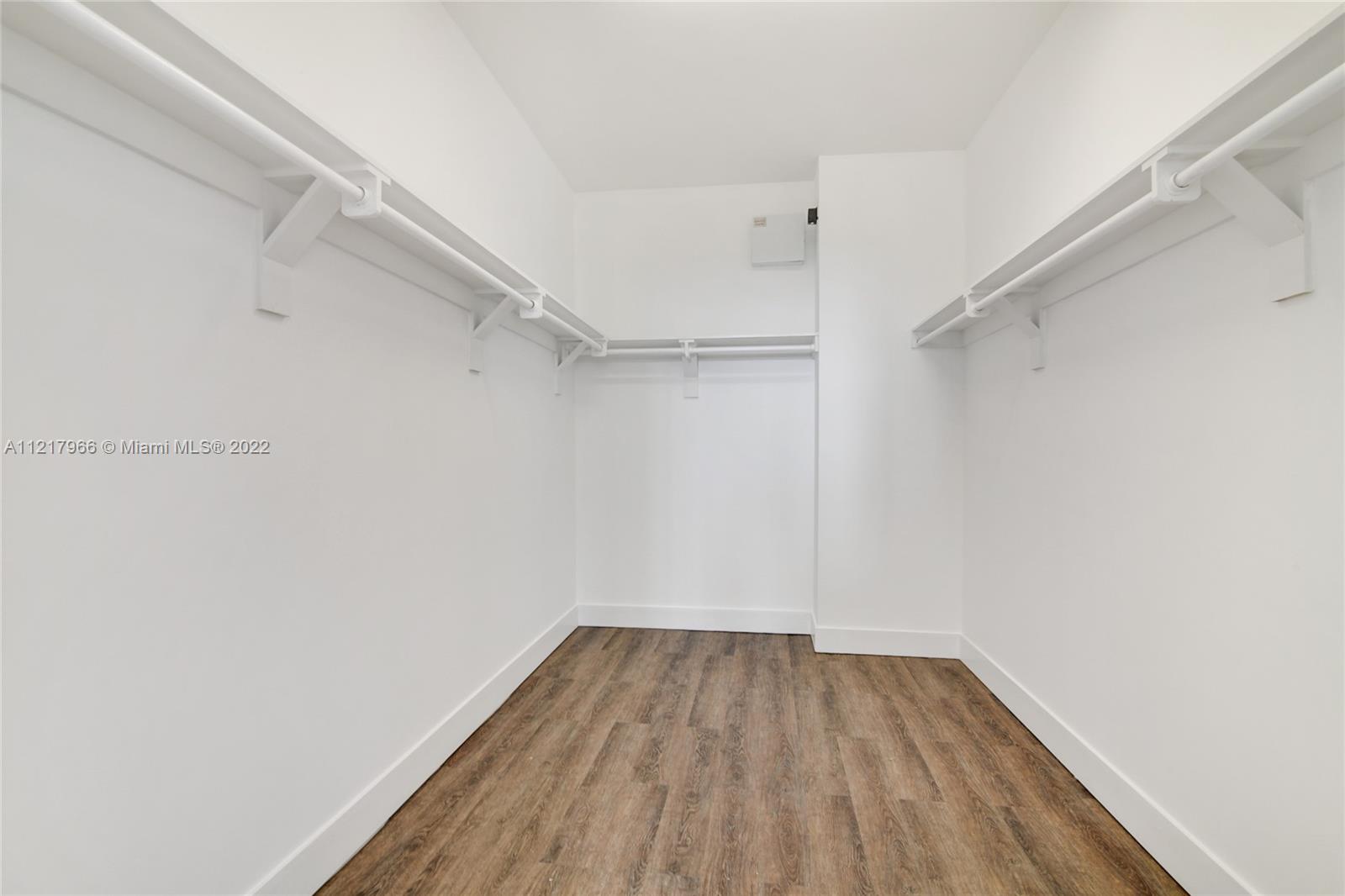 WEITZER AVENTURA PLACE CO - Residential Lease