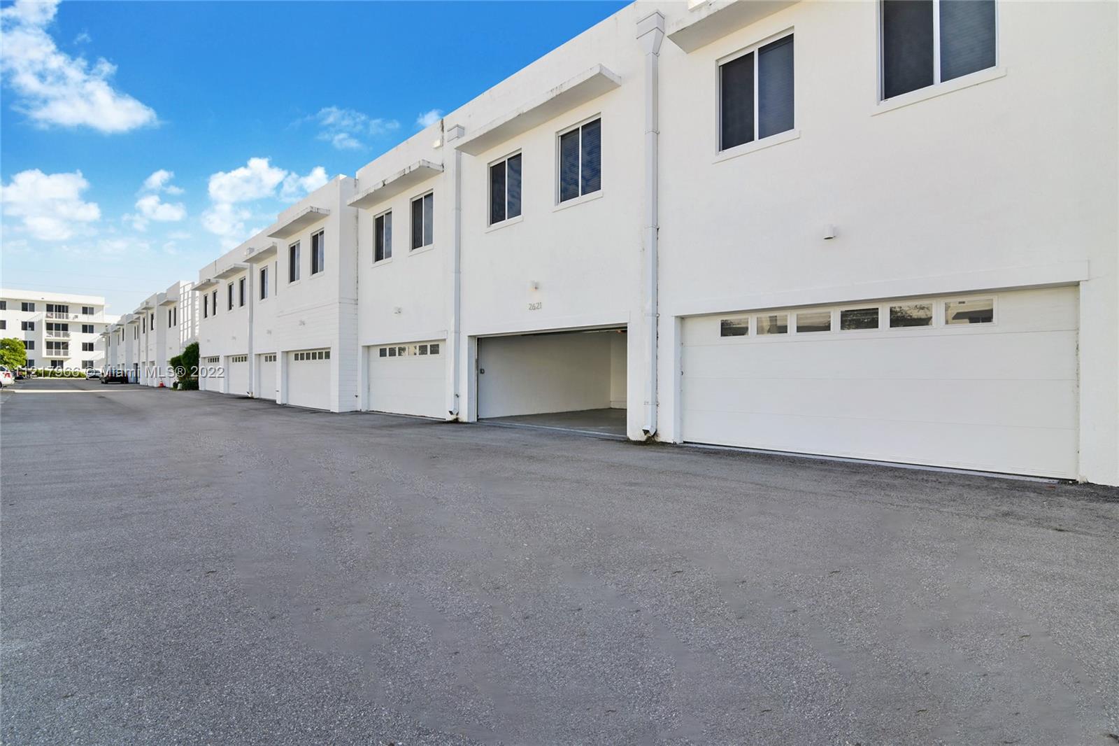 WEITZER AVENTURA PLACE CO - Residential Lease