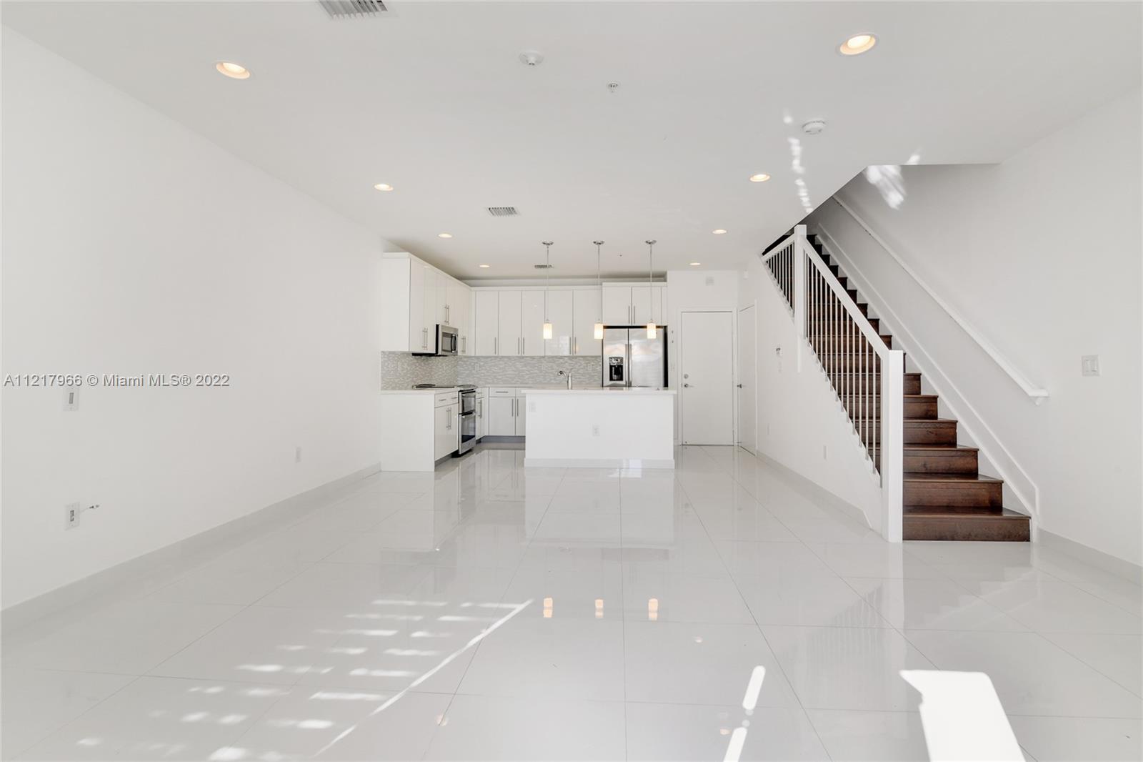 WEITZER AVENTURA PLACE CO - Residential Lease